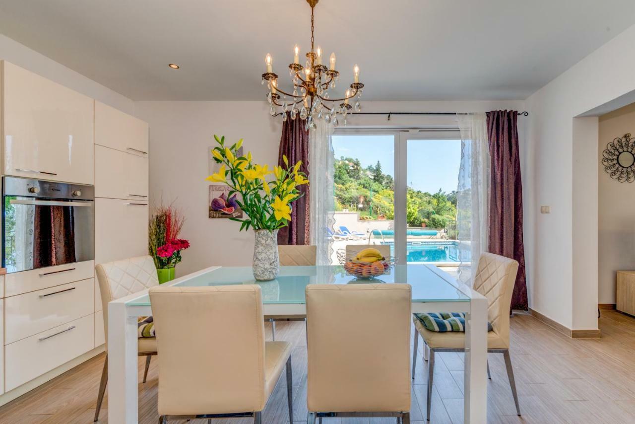 Holiday Home Figa Омиш Экстерьер фото