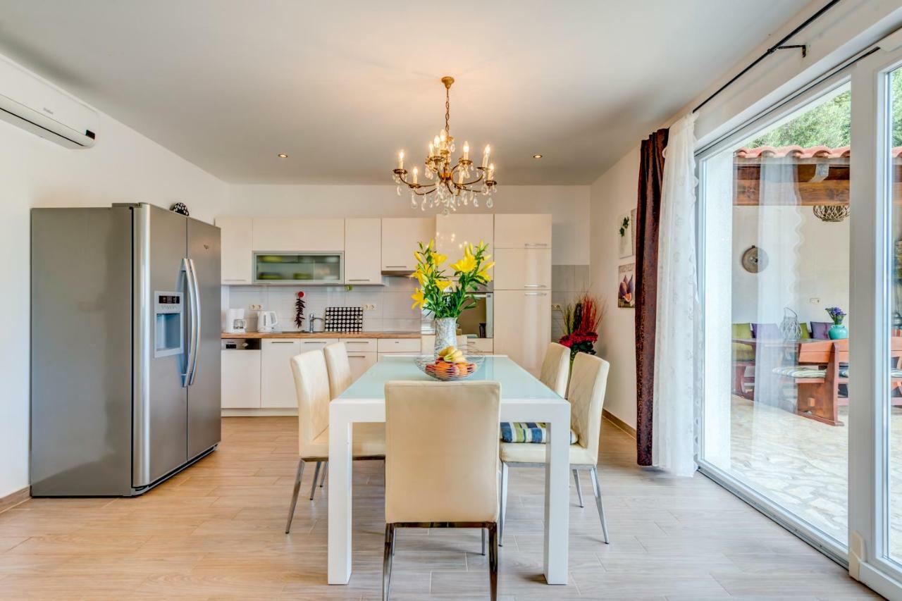 Holiday Home Figa Омиш Экстерьер фото