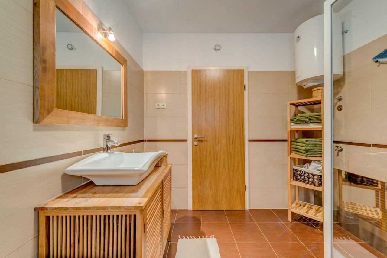 Holiday Home Figa Омиш Экстерьер фото