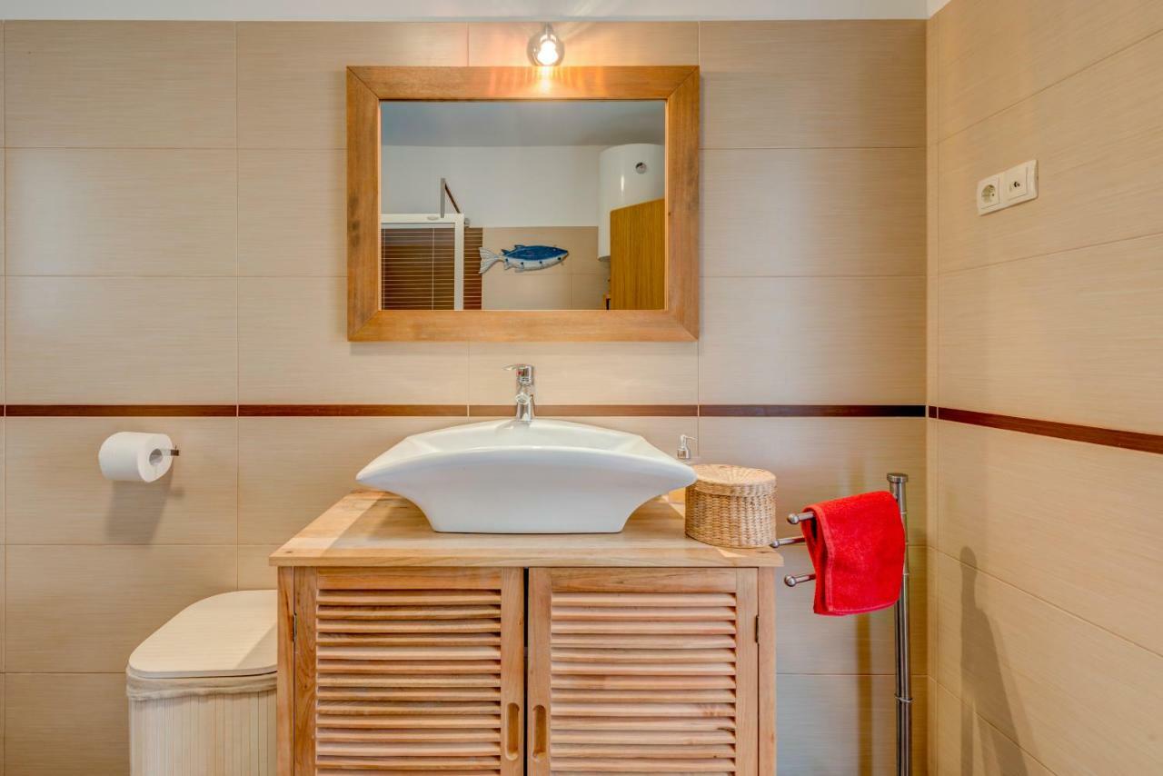 Holiday Home Figa Омиш Экстерьер фото