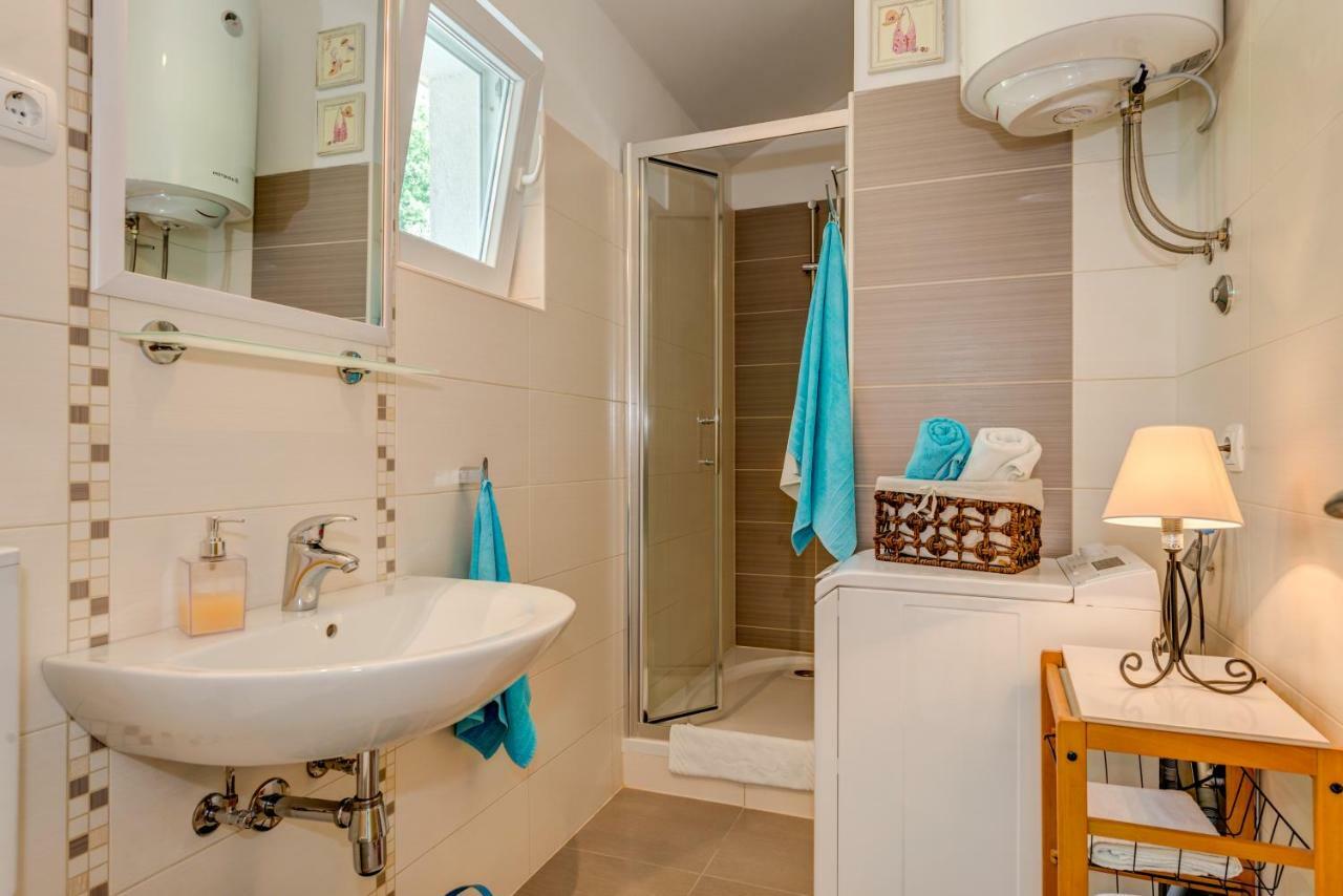 Holiday Home Figa Омиш Экстерьер фото